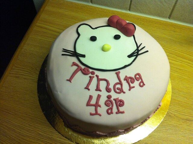 Hello Kitty tårta till Tindra