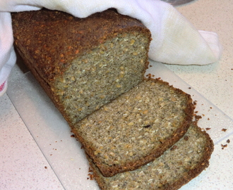 Fröigt glutenfritt lågkolhydratformbröd