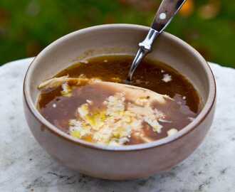 Soppa på bruna bönor och kyckling