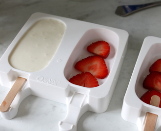 Yoghurt + persika + jordgubbar = glass