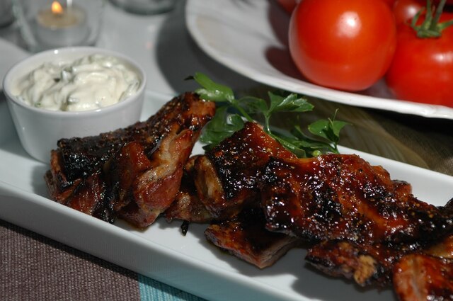 Glacerade lammribs med tzatziki