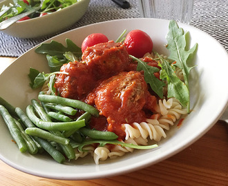 Köttbullar i tomatsås