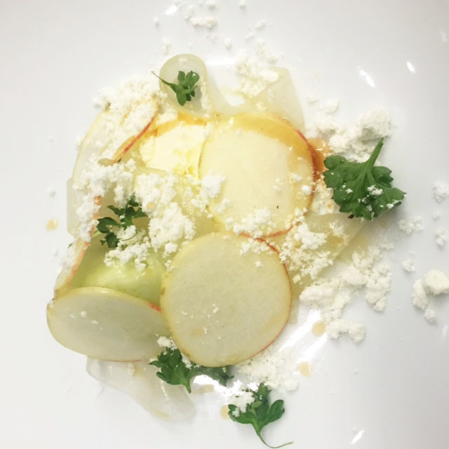 Kockens tips från Fredrik Gustafsson – Mousse på gröna äpplen, vaniljinkokt blekselleri, persiljecurd, sellerisorbet samt lavendelconsommé