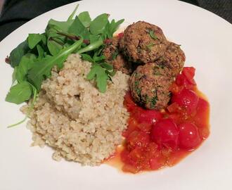 Auberginebollar med tomatsås