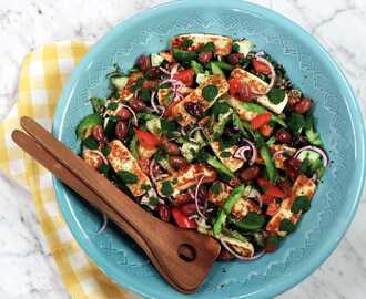 Grekisk sallad med halloumaki