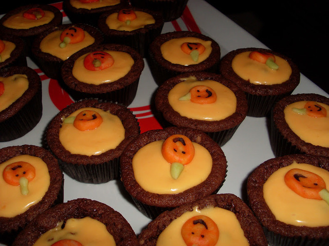 Halloween cupcakes (choklad och apelsincupcakes)