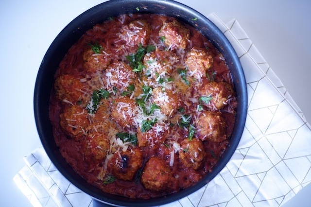 Frikadeller i tomatsås