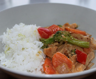 Thaigryta med quorn och röd curry