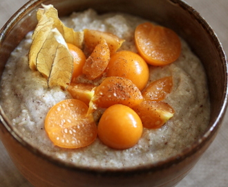 Bovetegröt med kanel, banan och physalis