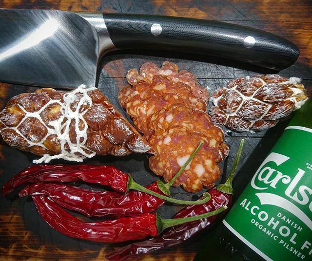 Svensk Salami Picante, kallrökt och lufttorkad - faktiskt stark (& god så klart) på riktigt ❤️??? #Lönneberga #Salami #Ölkorv #FrånSverige #SvensktKött #Korvlover #Spisat #Snacks