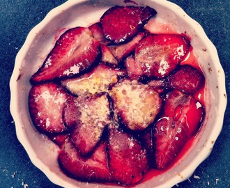 Limemarinerade jordgubbar med vitchoklad
