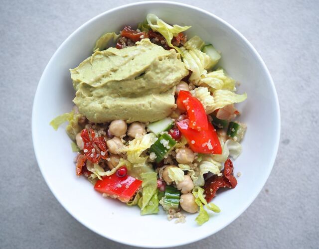 Quinoa sallad med kikärtor