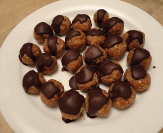 Recept: Nyttiga snickersbollar