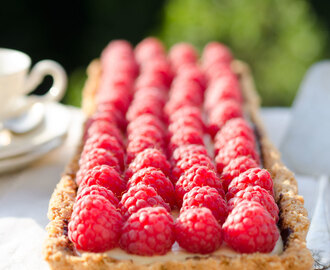 Pannacottapaj med hallon och mörk choklad