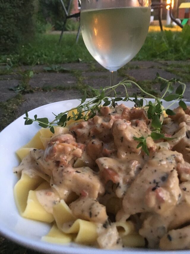 Pappardellepasta med kyckling, kantareller och bacon!