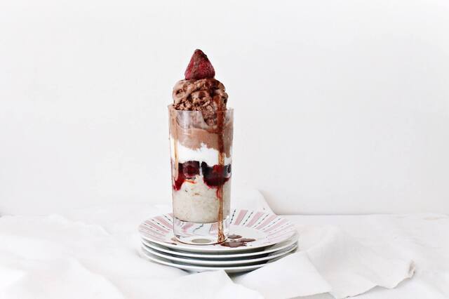 How to Make a Breakfast Parfait // 6 Examples of Healthy Parfaits!