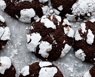 Dark chocolate crinkle cookies
