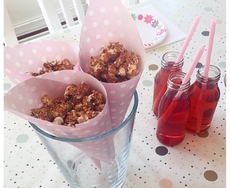 Chokladdoppade popcorn med strössel