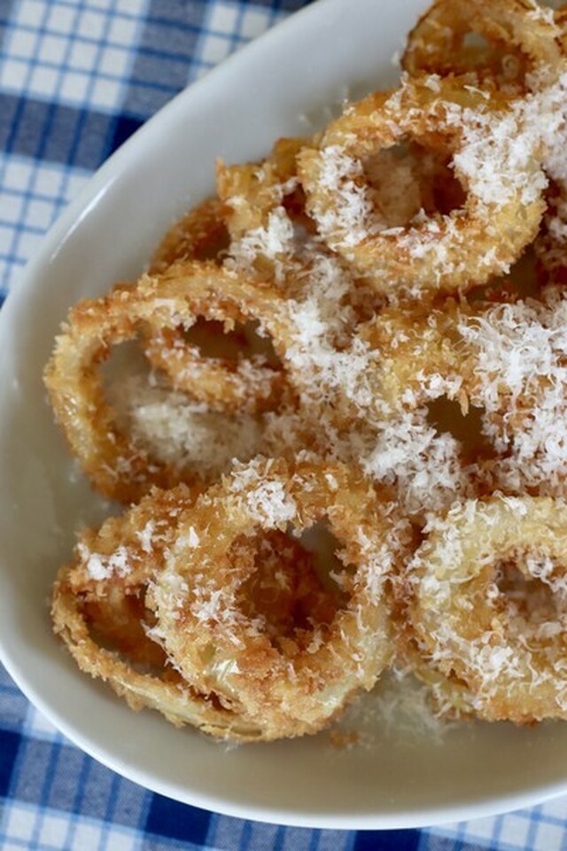 Lökringar med honung och parmesan