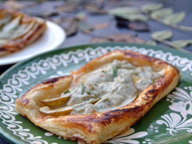 Tarte poires & St. Agur – lätt päronpaj med grönmögelost