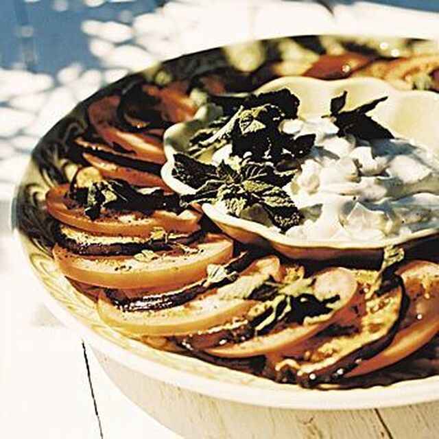 Auberginesallad med myntayoghurt