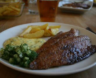 Vår älskade makrill - med gräslökshollandaise, lättrostad potatis och pressgurkstärningar