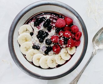 Chia Oats with Raw Blueberry Juice, Banana & a pinch of Pepper Mix