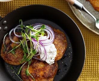 Sötpotatisbiffar med krämig ostyoghurt