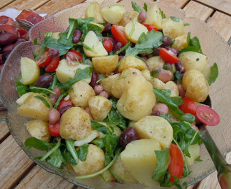 Potatissallad med bönor och ruccola