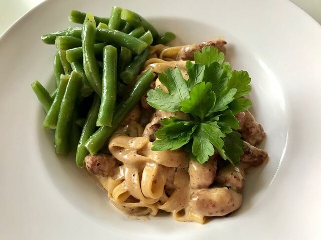 Pasta med gräddig salsiccia