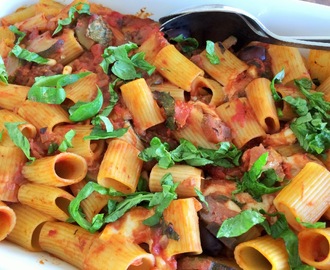 Ugnsbakad pasta med ratatouille och mozzarella