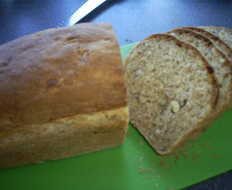 Hasselnötsbröd med dinkel