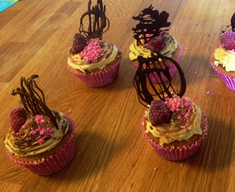 Mikaela's vanilla cupcake's with chocolate suprise