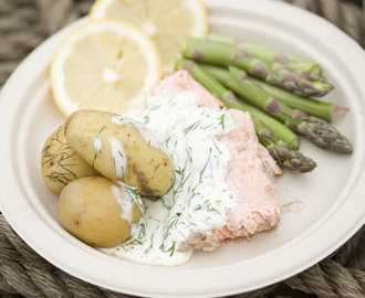 Inkokt lax, dillmajonäs och färsk potatis.