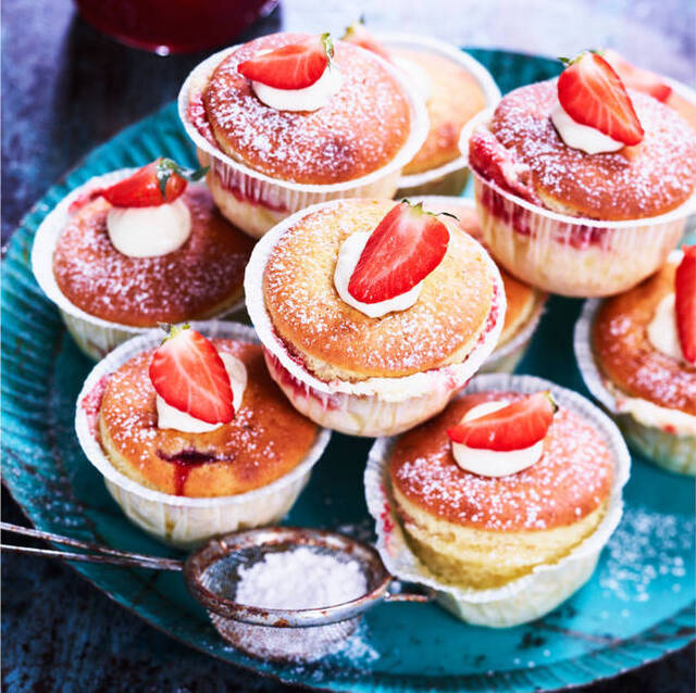 Strawberry cheesecake muffins