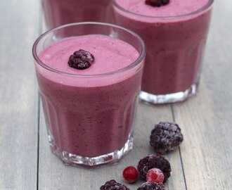 Tjukkmjølk fra Rørosmeieriet og frosne bær er verdens beste smoothie