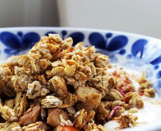 Banan- & Jordnötssmörsgranola