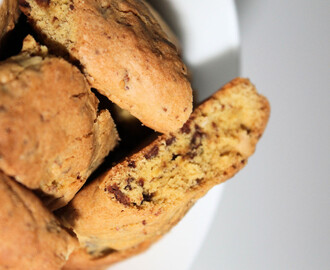 Saffransbiscotti med choklad och nötter (mjölkfri)