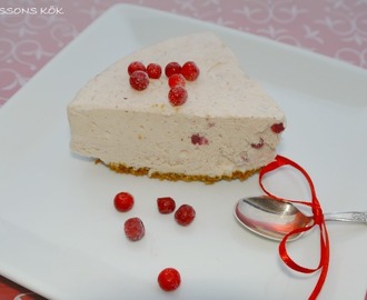 Lingoncheesecake med pepparkaksbotten