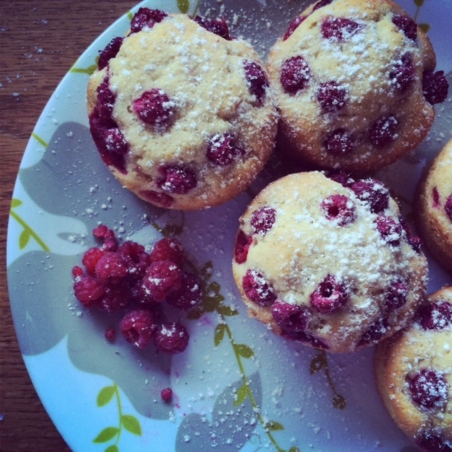 Vaniljdoftande muffins med hallon