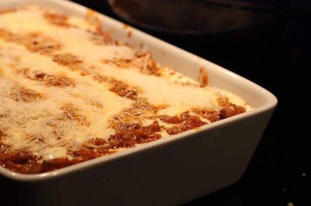 Lasagne med långkokt bolognese och ostsås