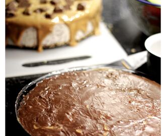 Kladdkaka med jordnötssmör och tryffeltäcke