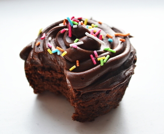 Kladdkakemuffins med choklad frosting