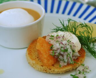 Räksoppa & liten toast med löjrom och creme fraiche