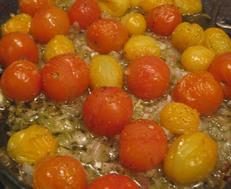 Gnocchi med ugnsbakade körsbärstomater och mozarella