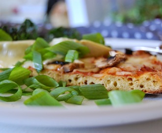 Stenbakad pizza med grönsaker och mozzarella (glutenfri)