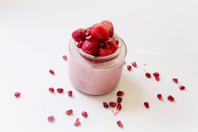 Strawberry- and Pomegranate Smoothie