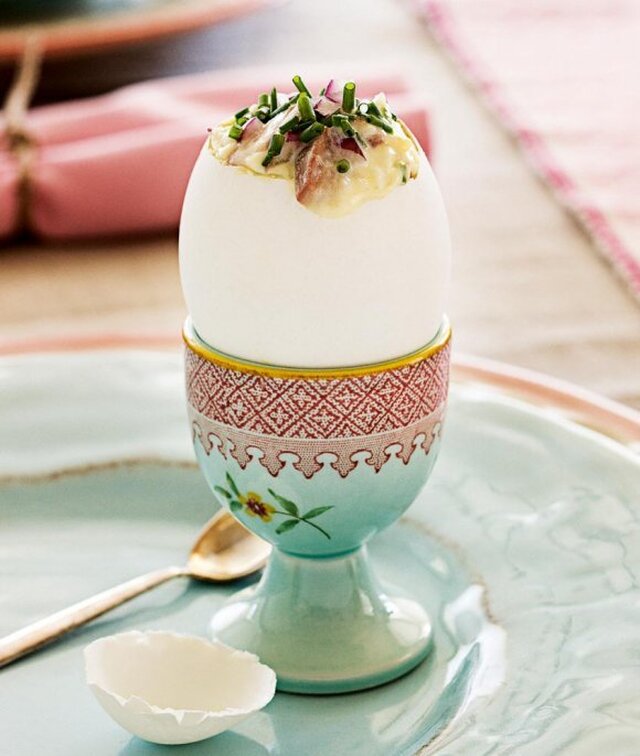 Fyllt ägg med krämig anjovisröra