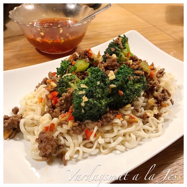 Asiatisk biff- och broccoliwok