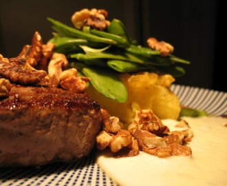 Oxfilé med polenta, gorgonzolasås och rostade valnötter